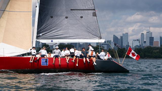 Esprit de Corps devant Toronto